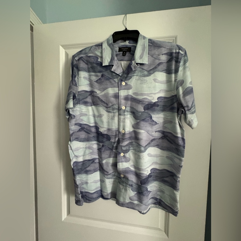 Banana Republic Gray and Blue Patterned Shirt
